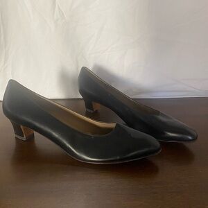 Vintage Salvatore Ferragamo Women’s Classic 90’s Black Pump Heels Size 10.5AAA